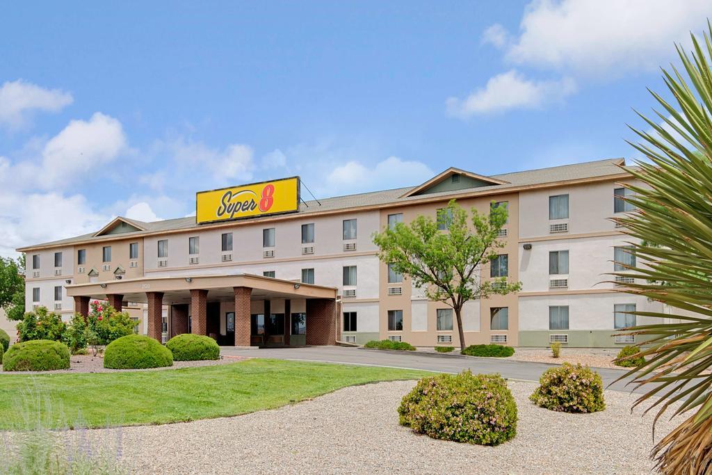 Super 8 Albuquerque/Midtown Hotel Exterior photo