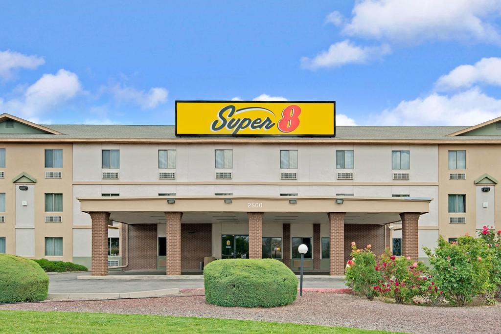 Super 8 Albuquerque/Midtown Hotel Exterior photo